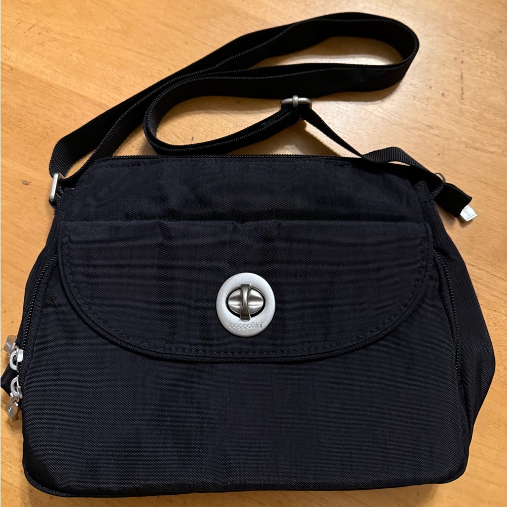 Baggallini Black Crossbody Bag with Silver Turnlock Accent